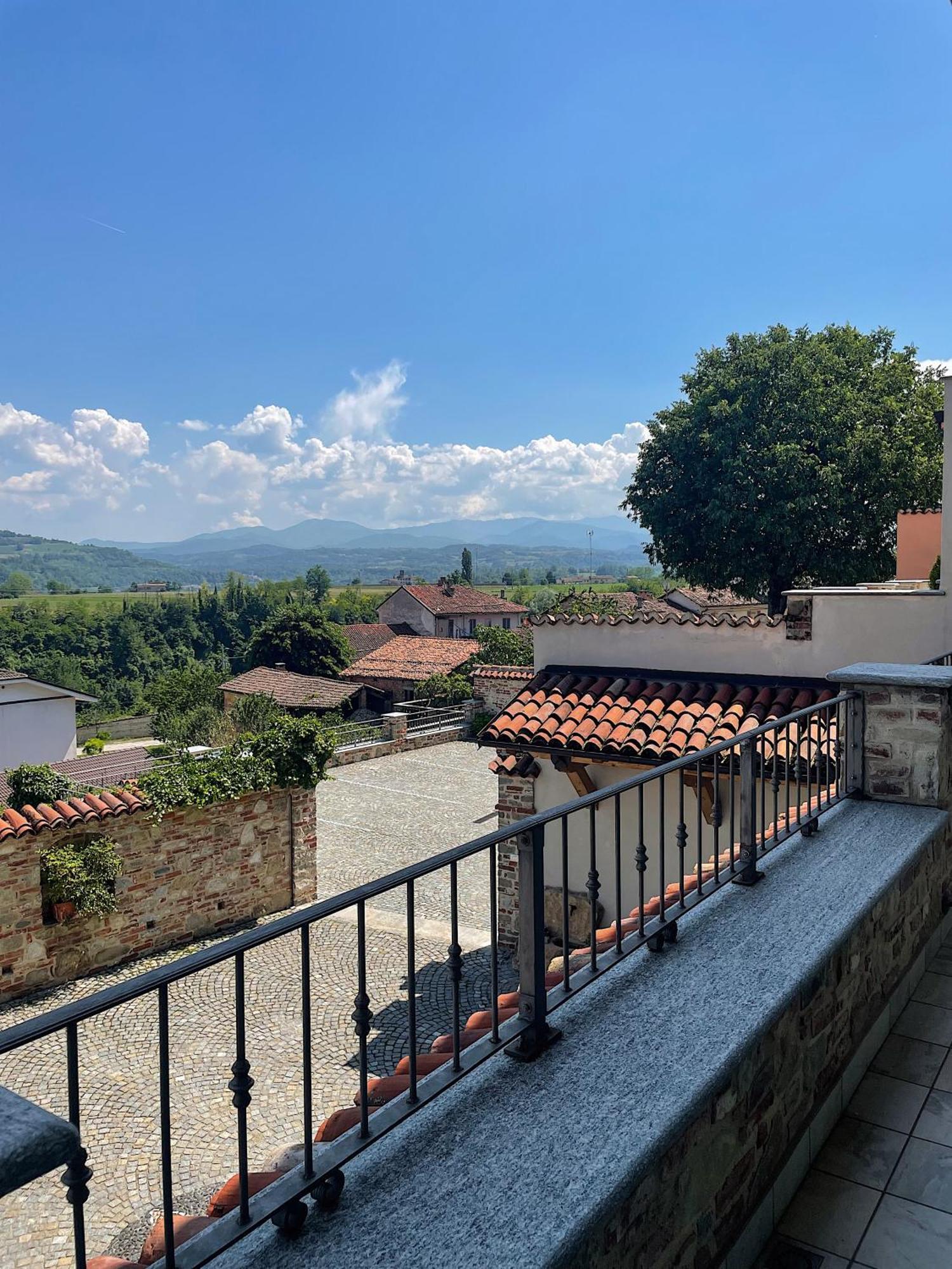 Bed and Breakfast La Rocca Carrù Exterior foto